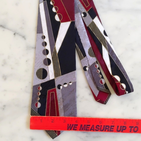 NWOT. B.D Baggies 100% Silk Tie with Multicolor Design Pattern. - Picture 3 of 5